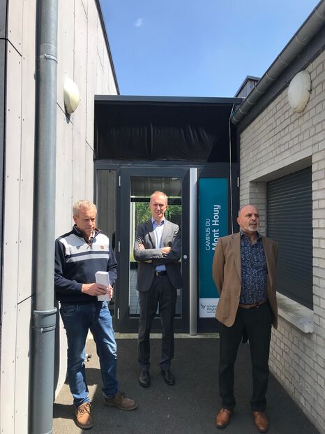 E. Delacourt, A. De La Bourdonnaye et A. Artiba devant le CEBD