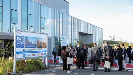 Arrivée devant le bâtiment