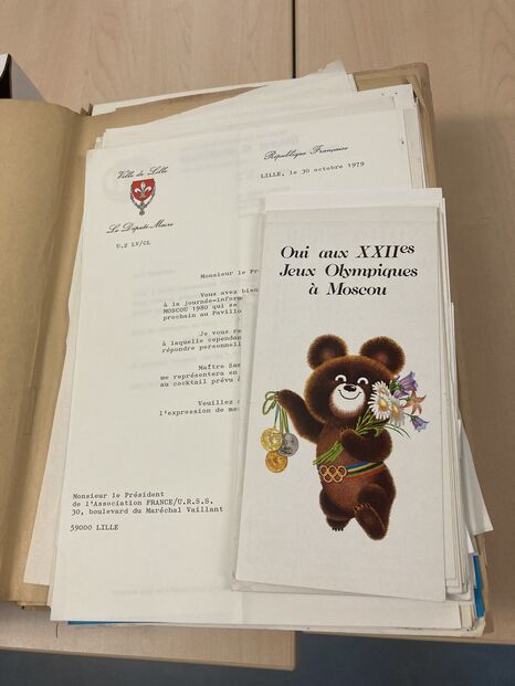 Photo des étudiants du master Histoire au coeur des Archives départementales de Lille.