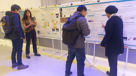 Poster à la recherche au féminin