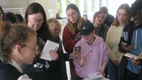 Les étudiants du master Études curatoriales au MusVerre