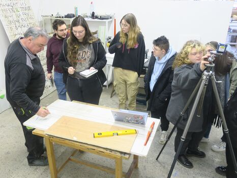Etudiants  écoutant les conseils dispensés