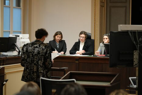 L'un des candidats en pleine plaidoirie