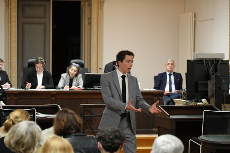 L'un des candidats en pleine plaidoirie