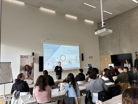 Etudiants dans salle de cours