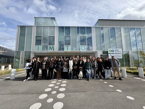 Etudiants du BIP Discovering Research in a European Context devant l'IMTD