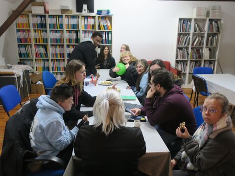 étudiants travaillant en groupe