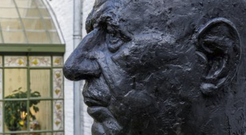 Photo de la Maison Natale Charles de Gaulle (portrait sculpture)