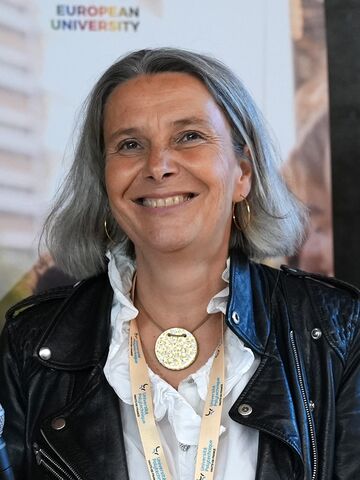 Dorothée CALLENS-DEBAVELAERE