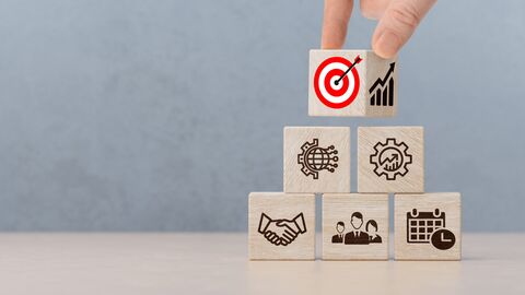 Illustration avec des cubes des relations avec les entreprises