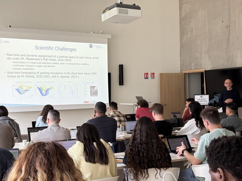 Étudiants en cours dédié à la recherche